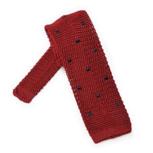Czerwony krawat knit w granatowe kwadraty